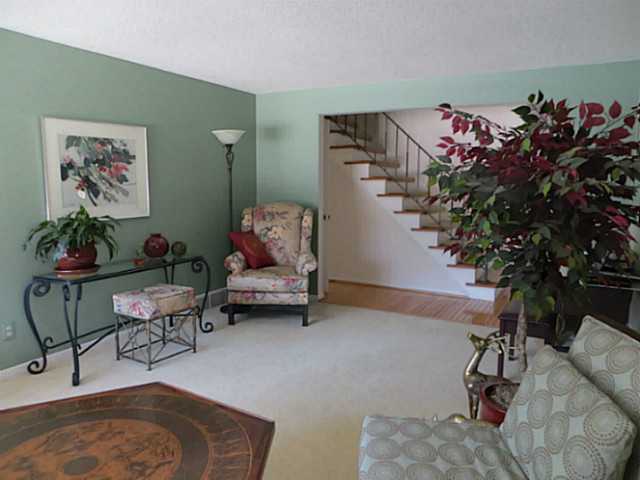 14 Rippingale Road Pittsford, NY 14534 - Photo 5 of 22 Living Room
