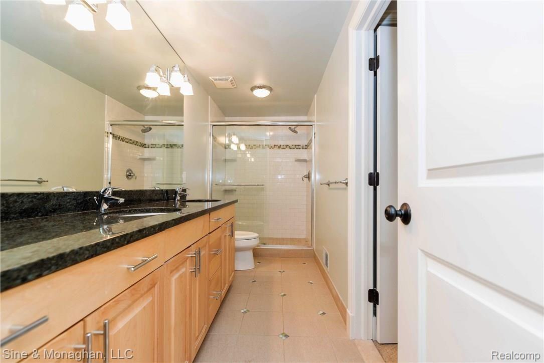 5350 Longmeadow Road Bloomfield Hills, MI 48304 - Photo 28 of 45 Upper level owner's suite bath