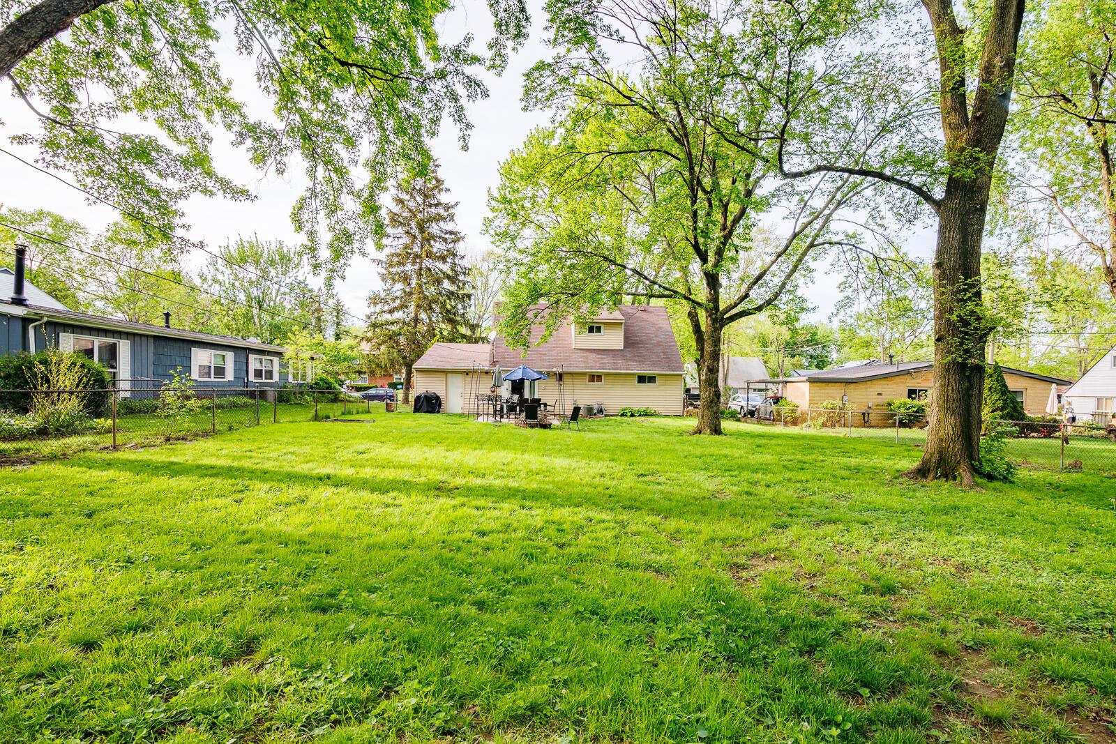1069 Caniff Road Columbus, OH 43221 - Photo 43 of 57 Look at all that great space!