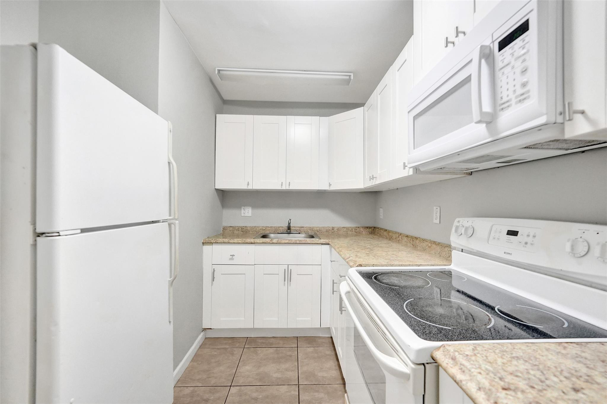 555 Southeast 8th Street, Unit 252 Deerfield Beach, FL 33441 - Photo 14 of 18 Photo 14