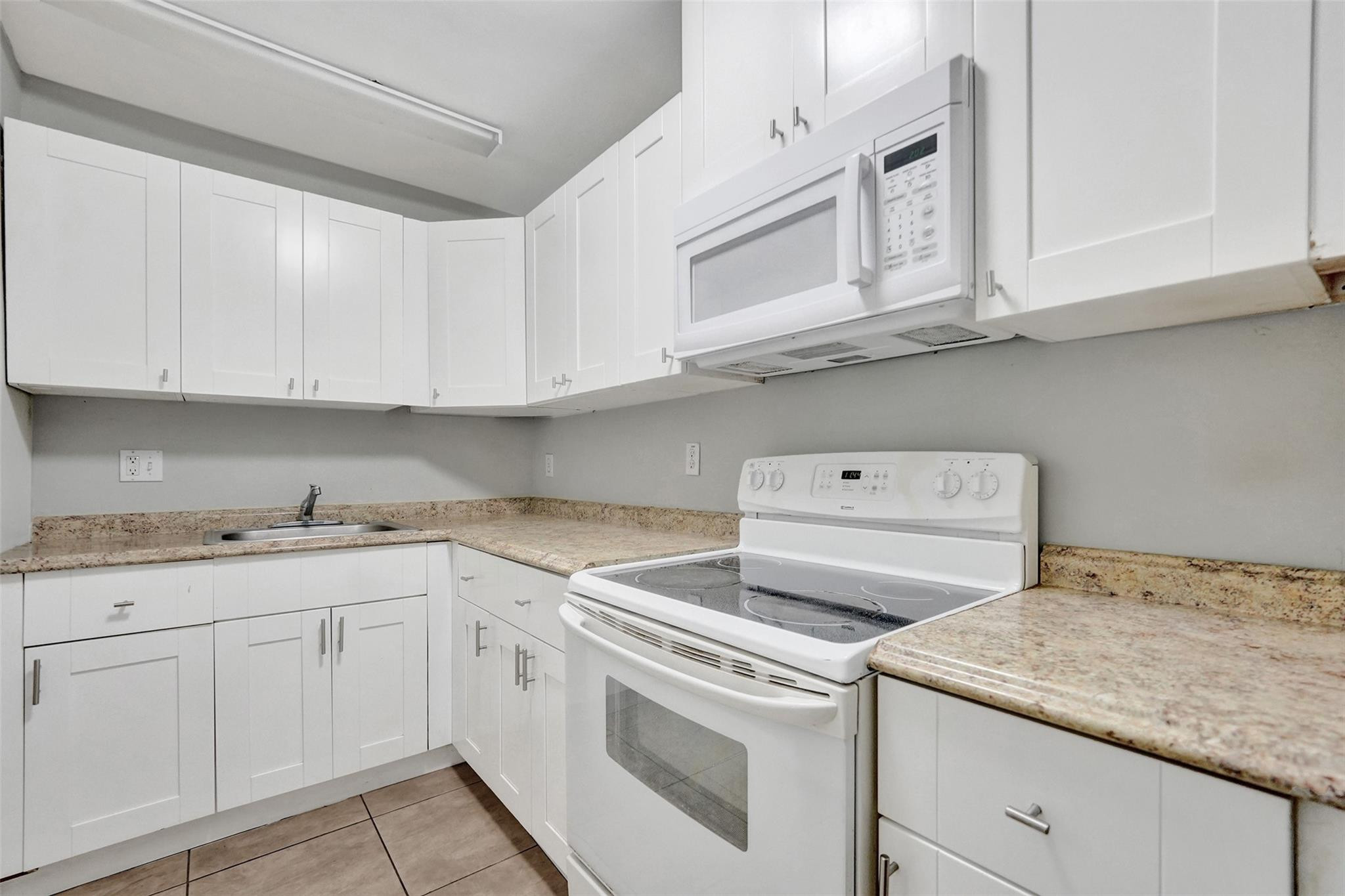555 Southeast 8th Street, Unit 252 Deerfield Beach, FL 33441 - Photo 9 of 18 Photo 9
