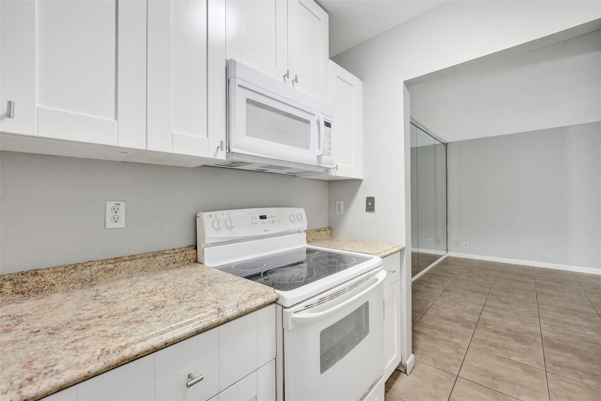 555 Southeast 8th Street, Unit 252 Deerfield Beach, FL 33441 - Photo 10 of 18 Photo 10