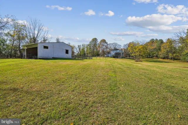 $700,000 | 12652 Highway 216, Highland, MD 20759