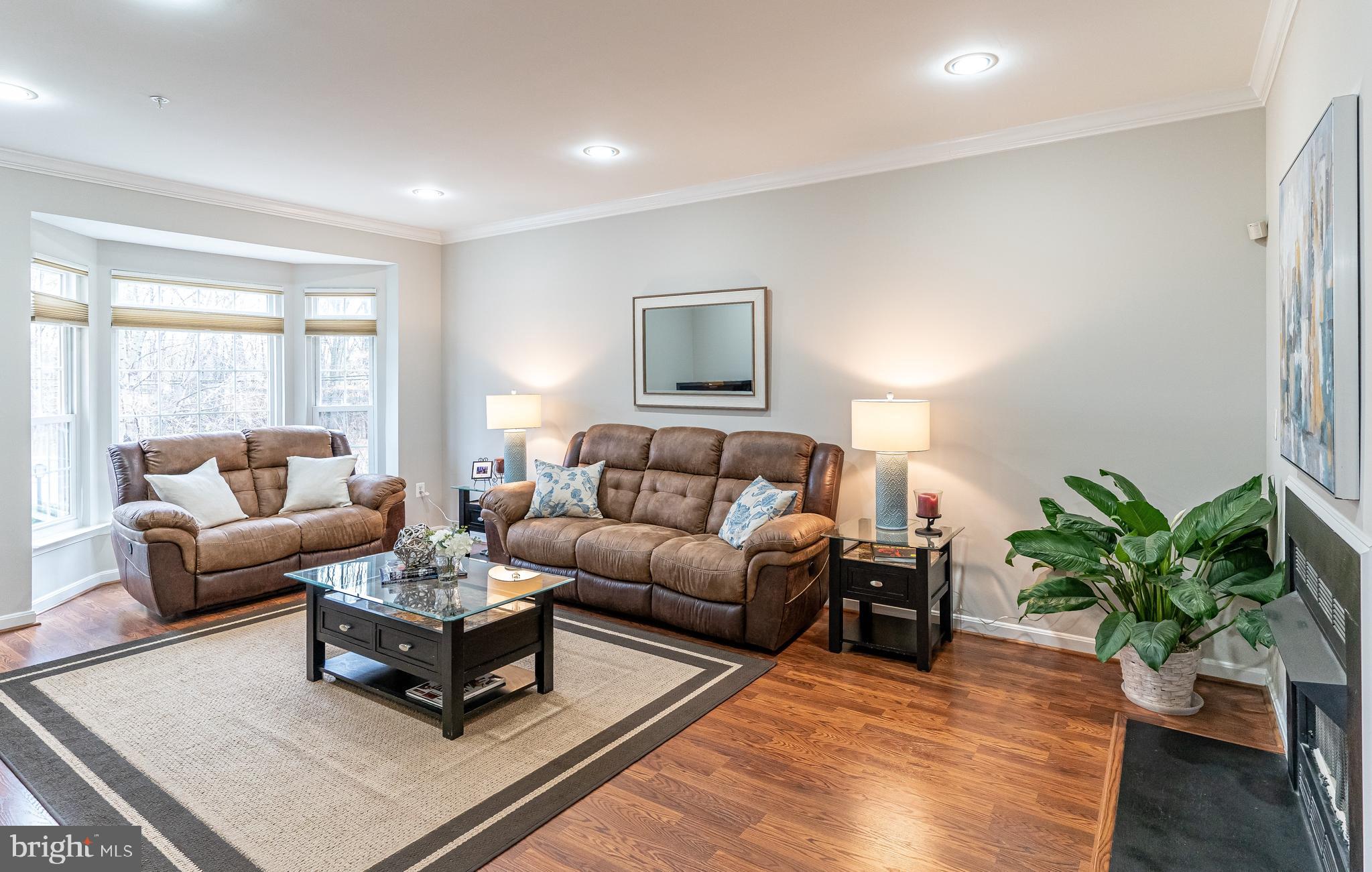 Family Room w/Bay Window