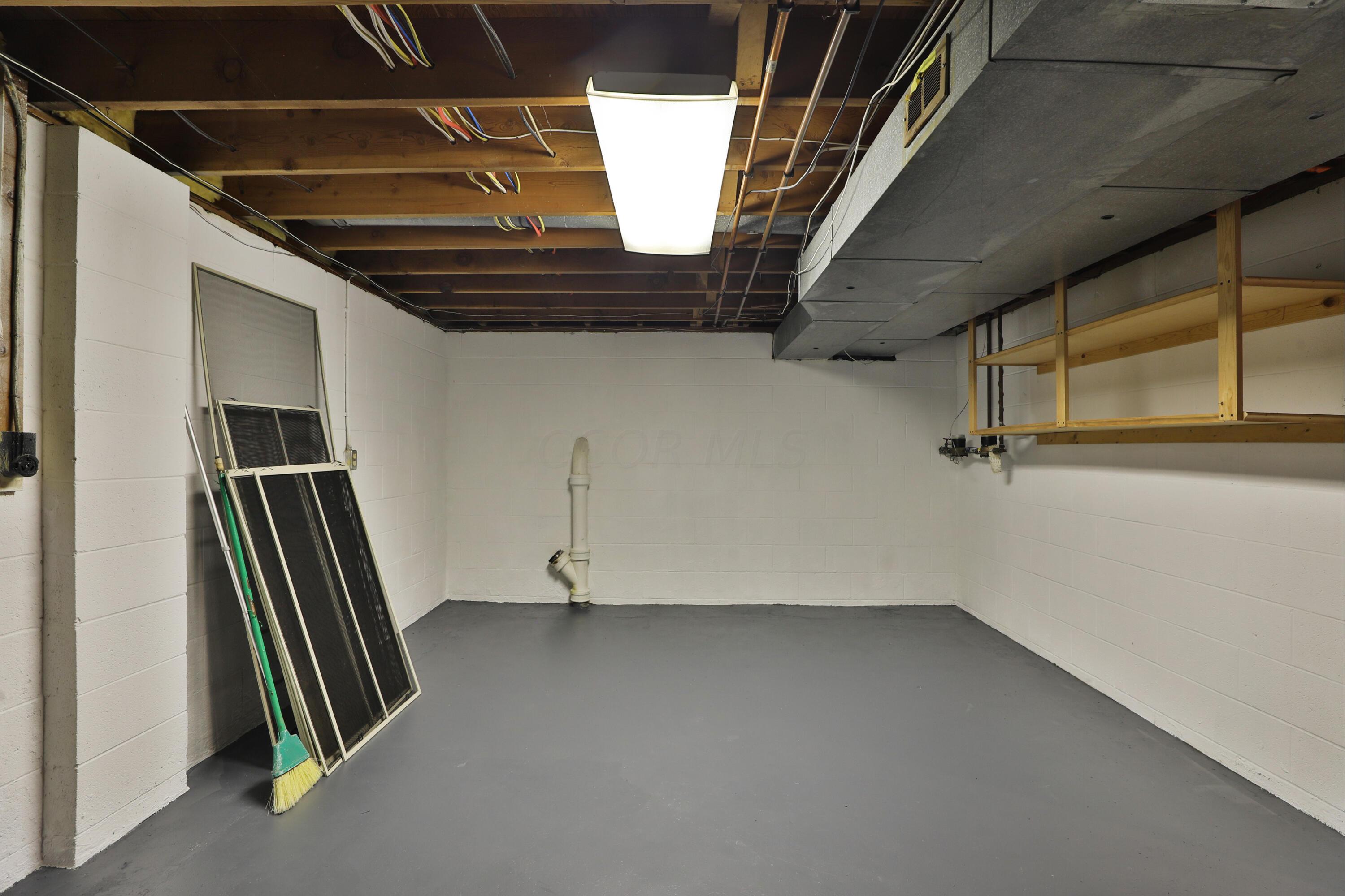 160 Croswell Road Columbus, OH 43214 - Photo 40 of 50 160-Croswell-Interiors-37