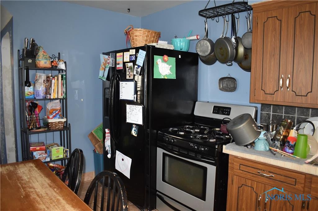3731 Sherbrooke Road Toledo, OH 43613 - Photo 17 of 33 Photo 17