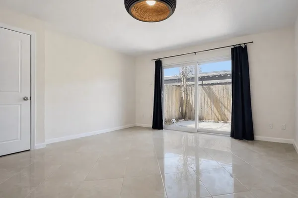 $1,275 | 7827 Leonora Street, Unit 5, Houston, TX 77061