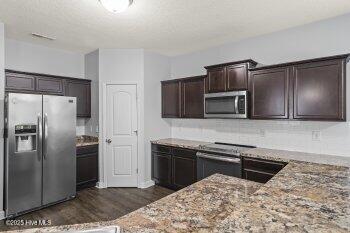 112 Longhorn Road Jacksonville, NC 28546 - Photo 9 of 30 Gallery Image 9
