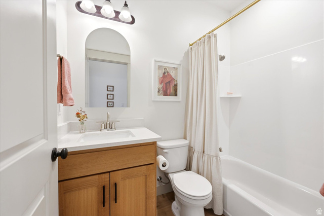 283 North 500 West Mapleton, UT 84664 - Photo 47 of 102 Front Bathroom featuring vanity and shower / bath combo with shower curtain