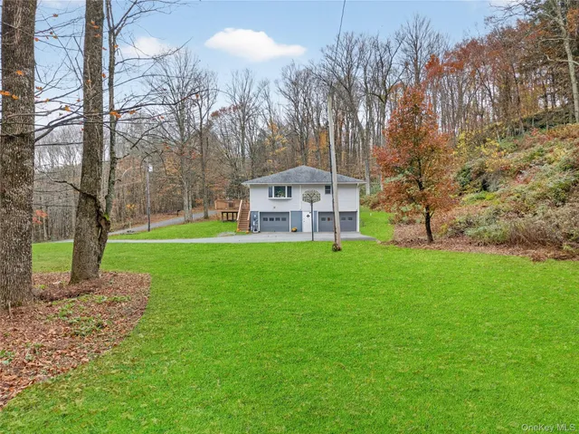 a view of a house with a backyard