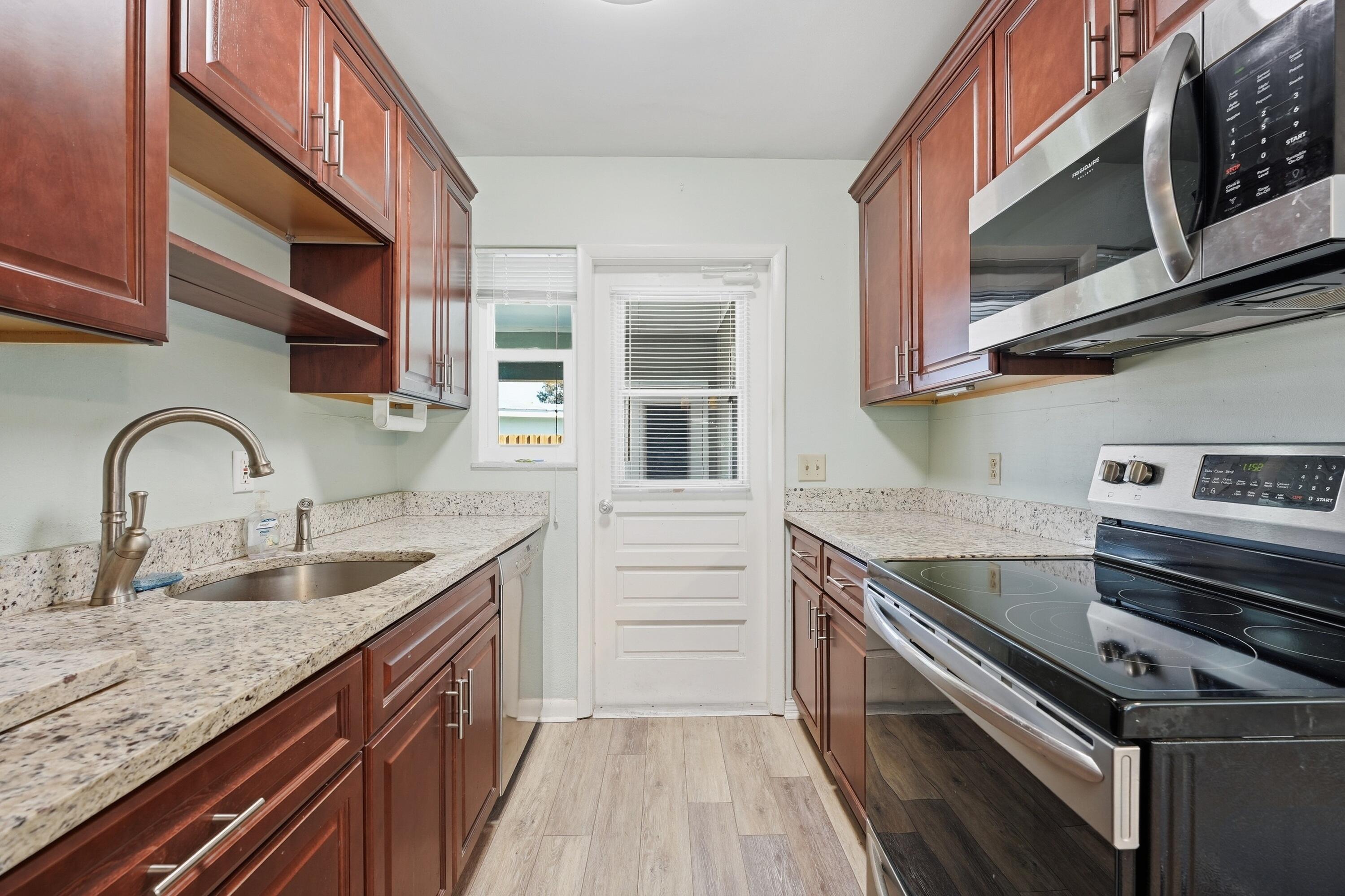 2817 Southeast Pocatella Road Port St. Lucie, FL 34952 - Photo 10 of 27 10_dsc09286