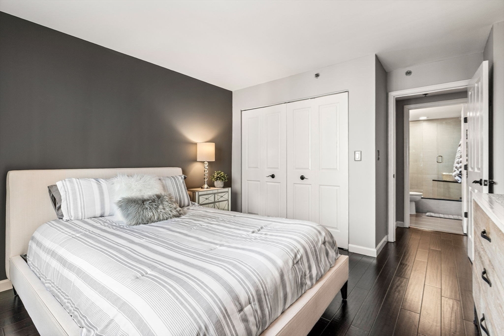 10 Museum Way, Unit 828 Cambridge, MA 02141 - Photo 20 of 36 a bedroom with a bed and a view of bathroom