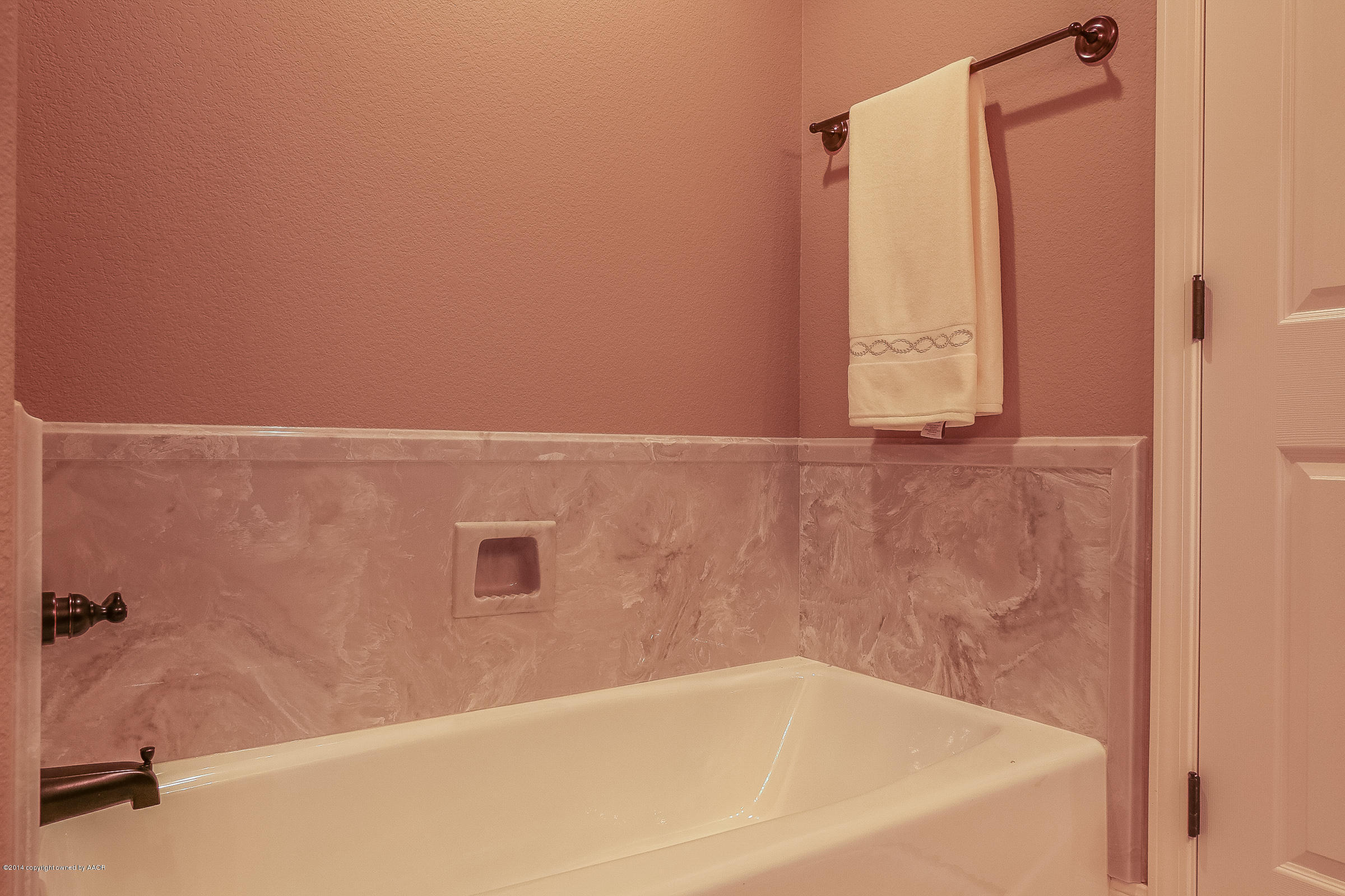 3906 Arden Road Amarillo, TX 79118 - Photo 14 of 22 a bathroom with a bathtub