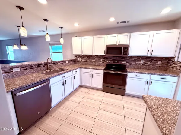 $1,900 | 1884 West Expressman Street, Apache Junction, AZ 85120