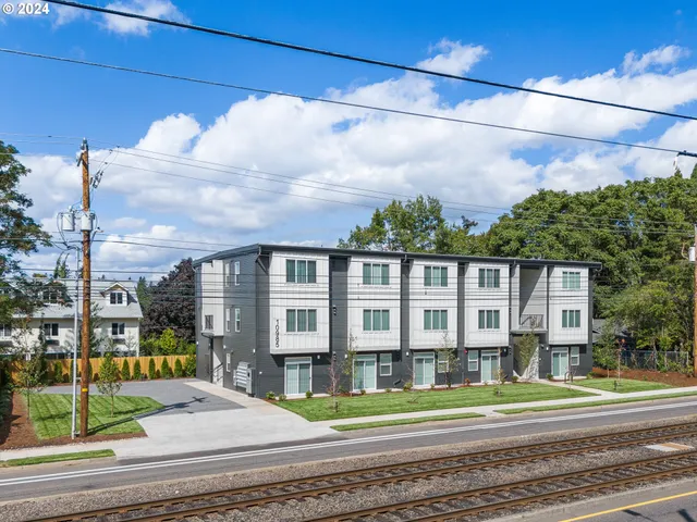 $127,900 | 10985 East Burnside Street, Unit 26, Portland, OR 97216
