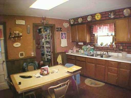 73 Schaller Road Transfer, PA 16154 - Photo 4 of 7