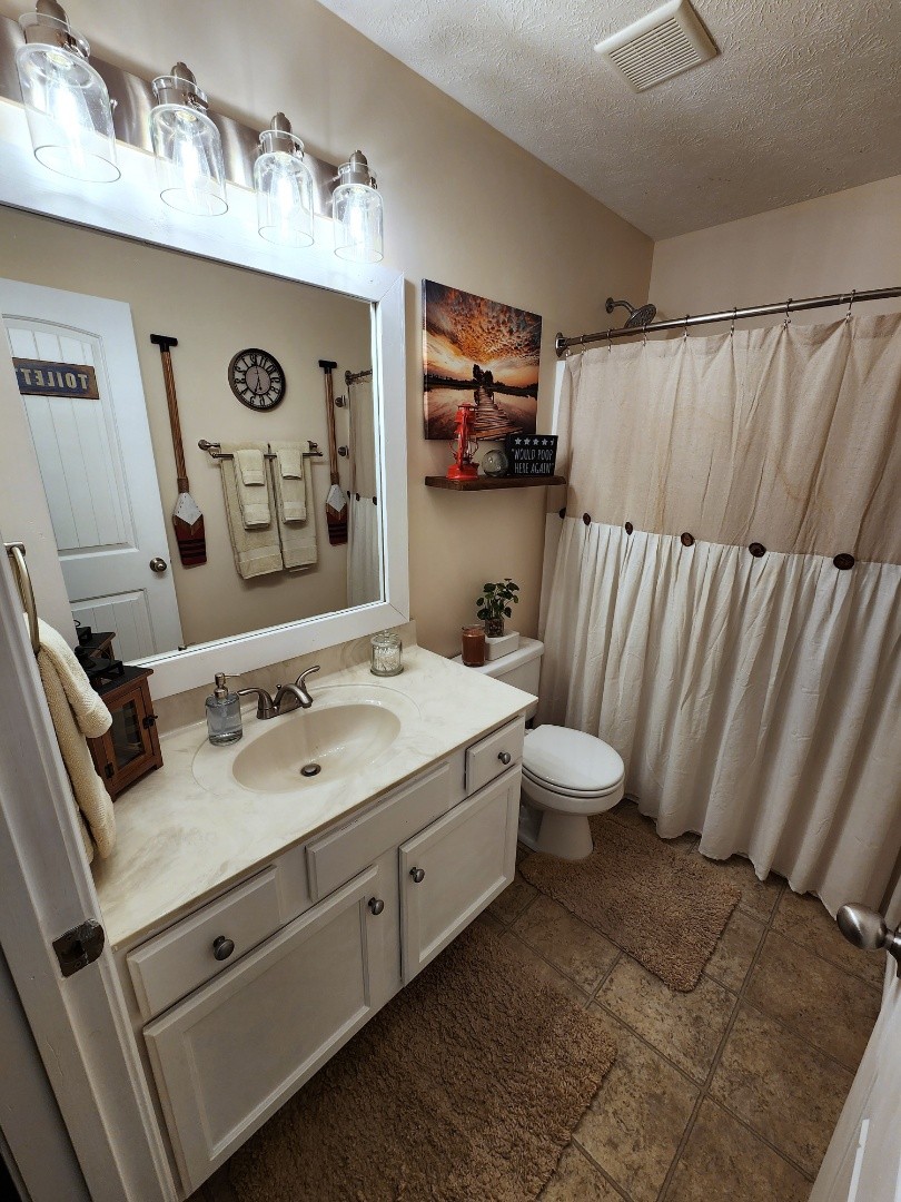 1049 Woodall Road Lebanon, TN 37090 - Photo 26 of 41 a bathroom with a sink toilet and mirror