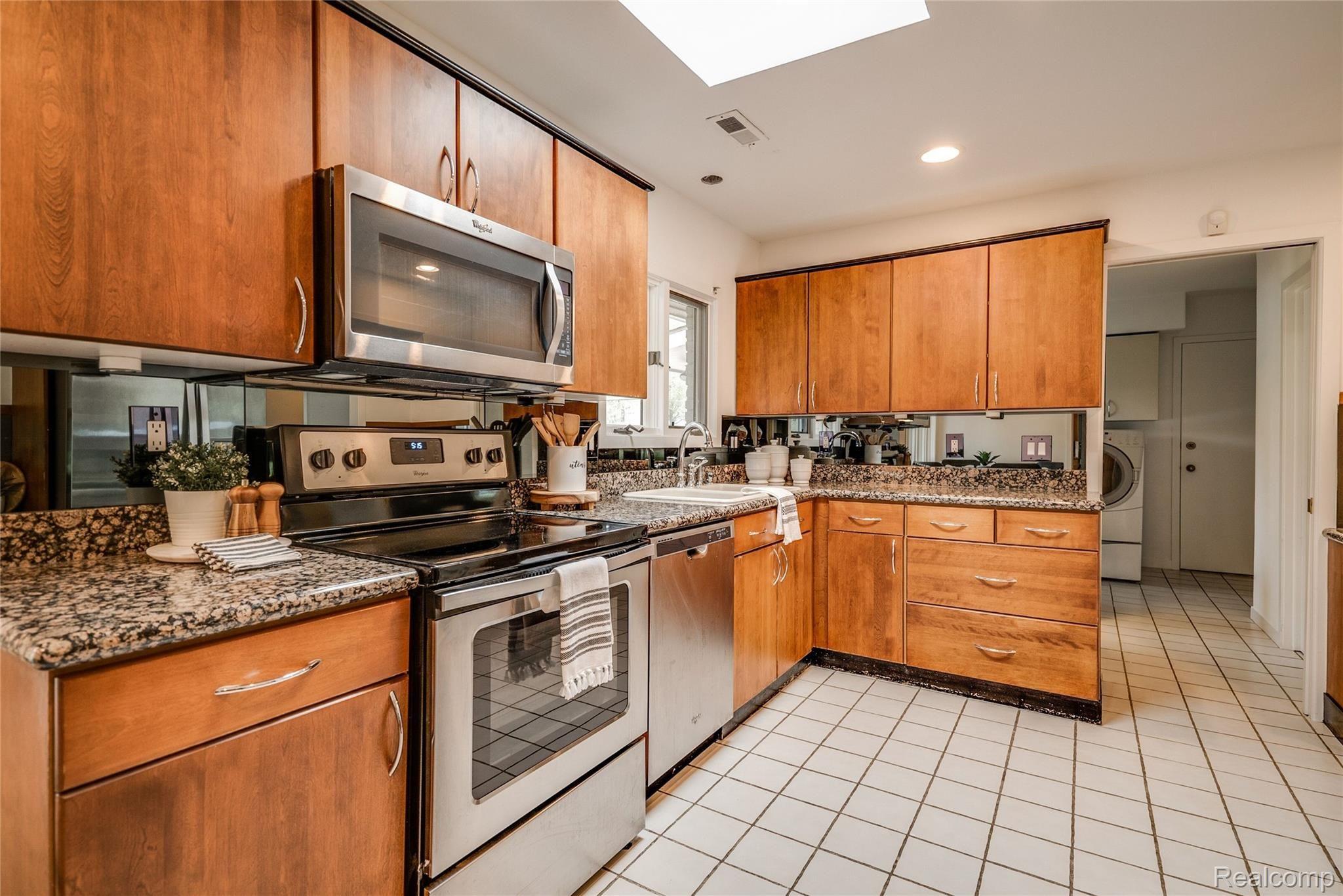 2870 West Hickory Grove Road Bloomfield Hills, MI 48302 - Photo 6 of 31 Hick Kitch 3.jpeg