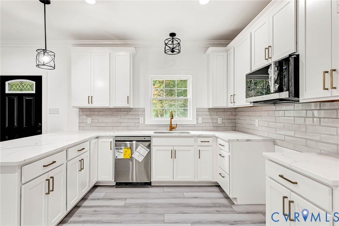 29080 Gregory Road Ruther Glen, VA 22546 - Photo 6 of 38 Gallery Image 6