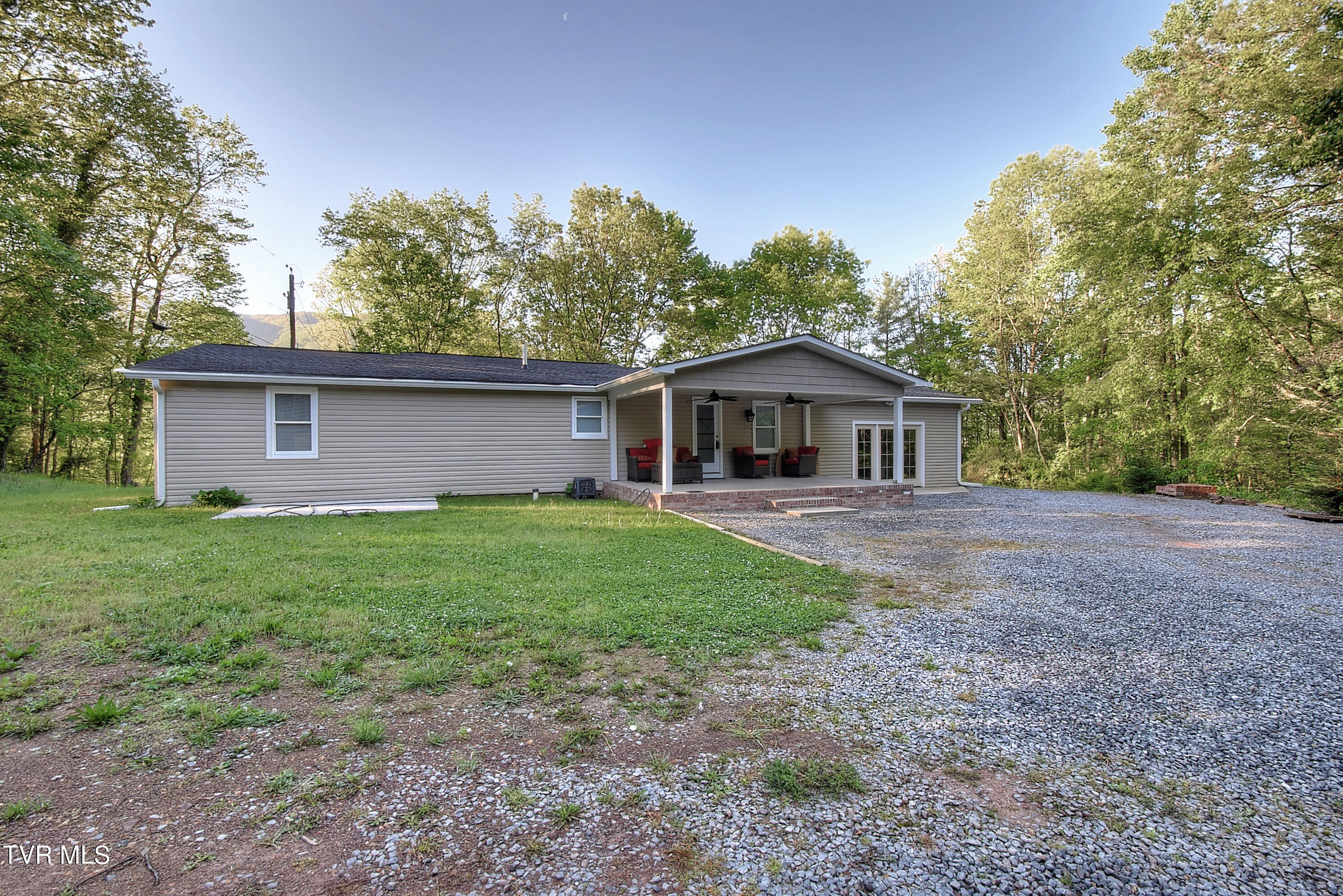 144 John Glover Road Hampton, TN 37658 - Photo 4 of 35 DSC_0019_20_21_22_23_24