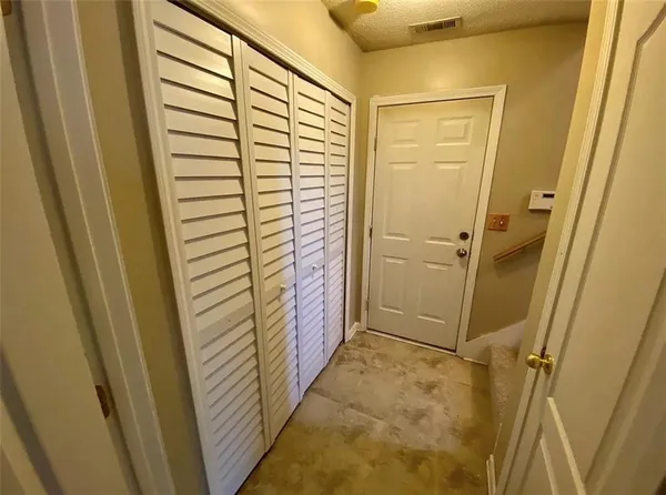 a view of room with an empty room
