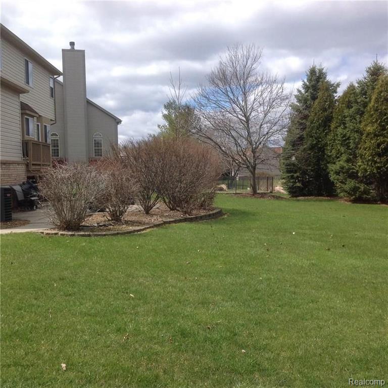 922 Ridgeview Circle Lake Orion, MI 48362 - Photo 6 of 29