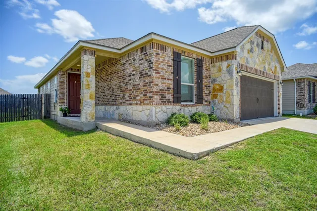 $289,000 | 1928 Dragonfly Loop, Bastrop, TX 78602