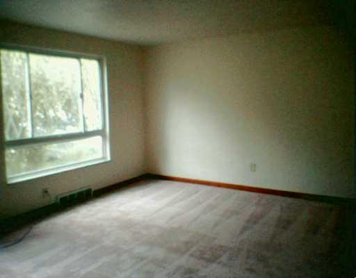 4326 Seton Whitehall, PA 15227 - Photo 2 of 5 Living Room.
