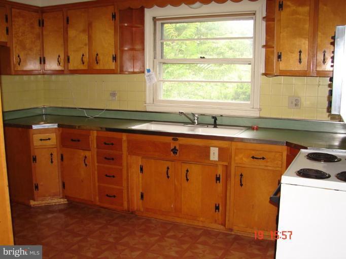 5 Jamestown Road Front Royal, VA 22630 - Photo 4 of 5 Kitchen