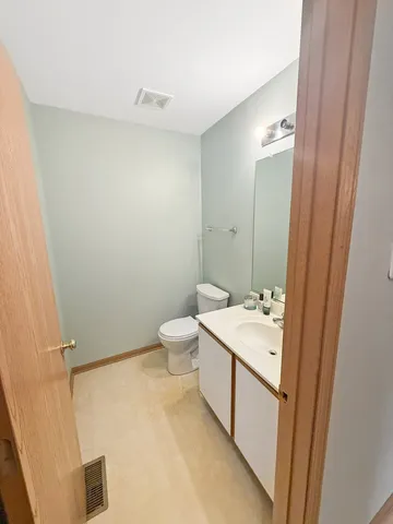 $2,500 | 1533 Keystone Court, Elgin, IL 60120