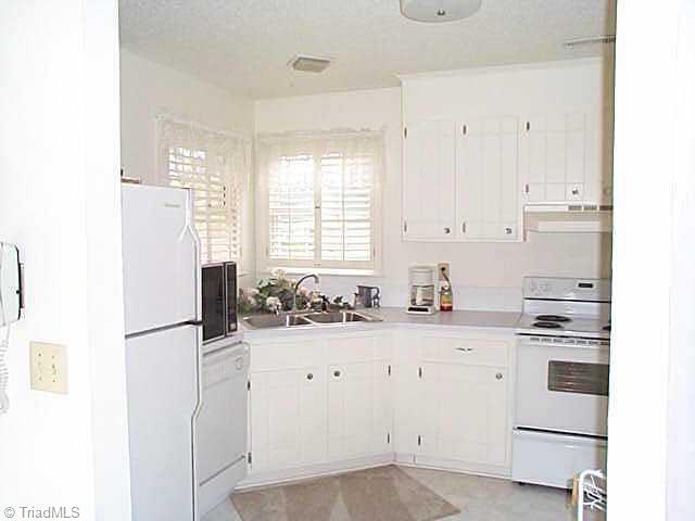 1495 Pebblebrook Road Winston-Salem, NC 27105 - Photo 5 of 7 Other. corner sink w/planter