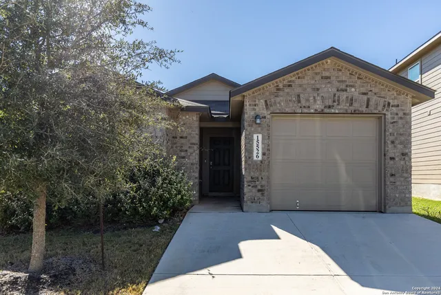 $1,500 | 15526 Crimson Topaz, San Antonio, TX 78253