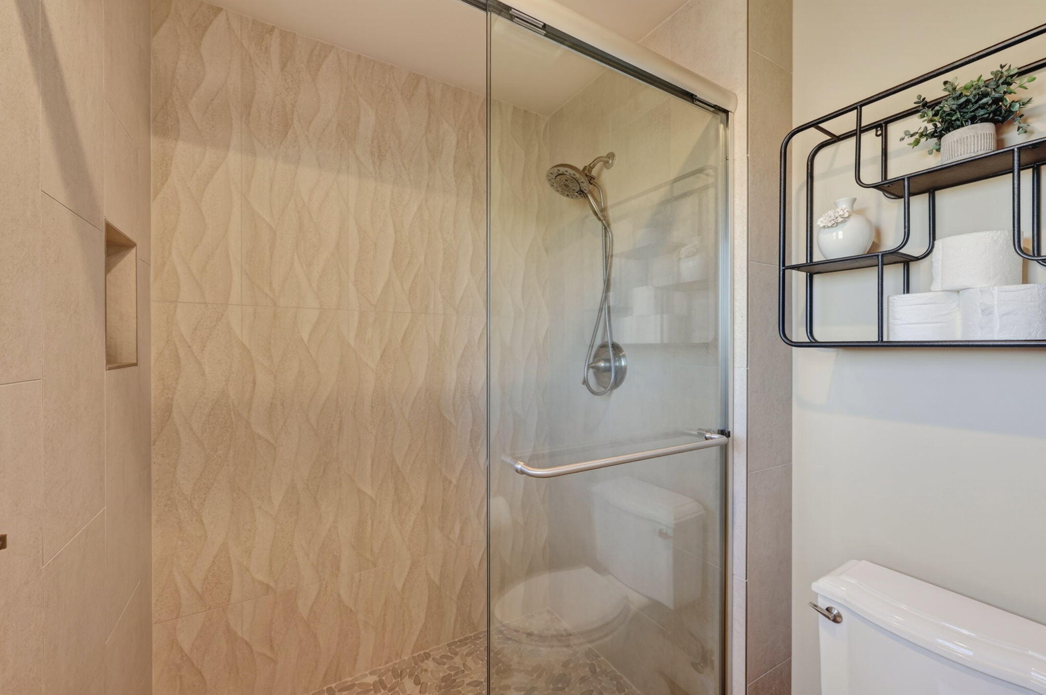 66355 Barr Road Bend, OR 97703 - Photo 36 of 56 a bathroom with a shower