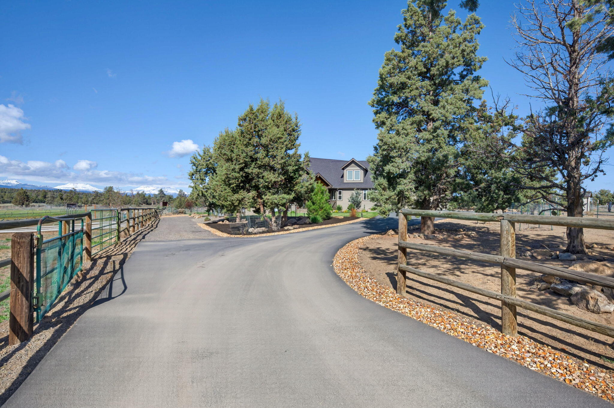 66355 Barr Road Bend, OR 97703 - Photo 4 of 56 Entry / approach