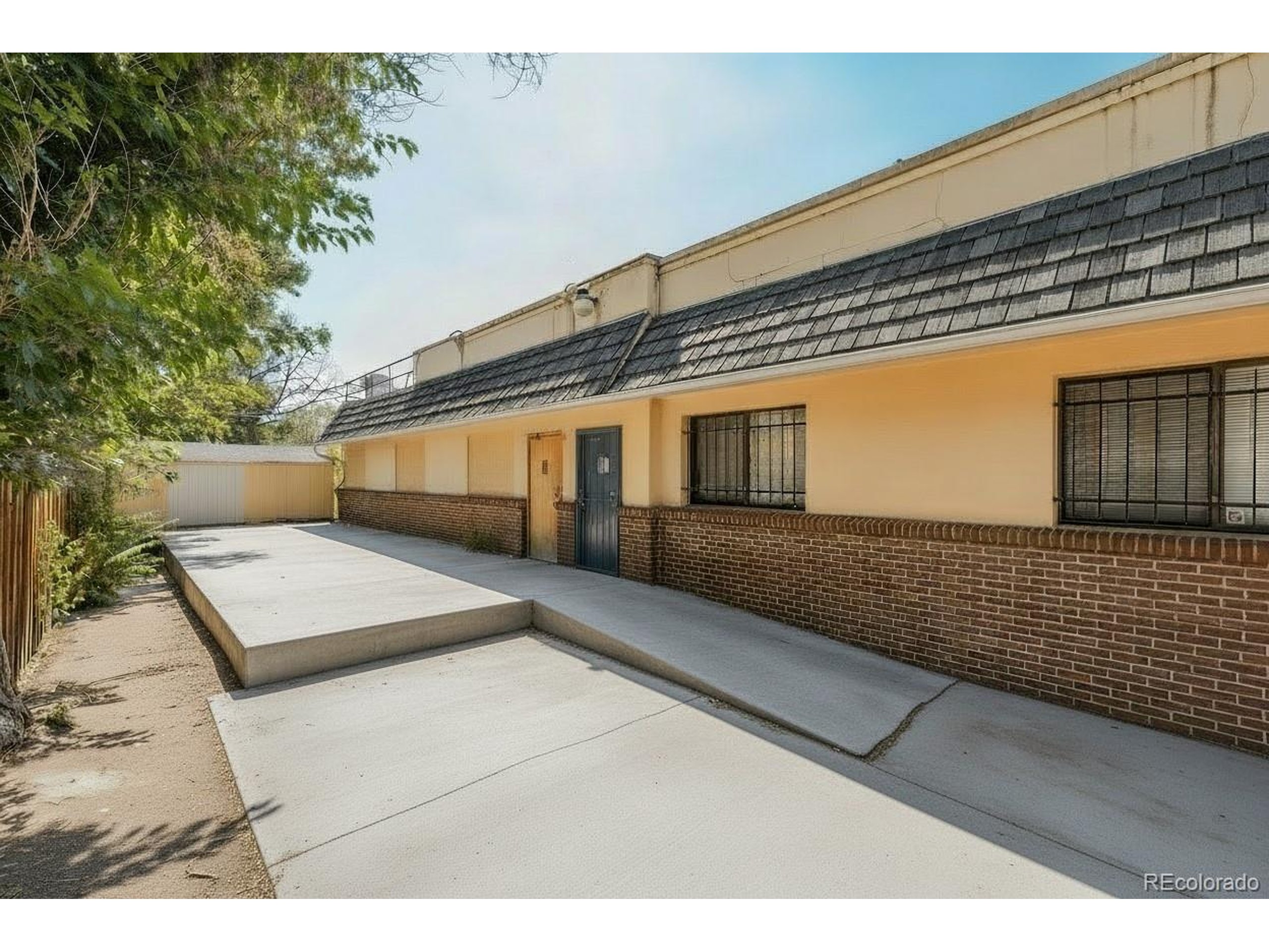 536 Cherokee Street Denver, CO 80204 - Photo 15 of 37 a view of a back yard of the building