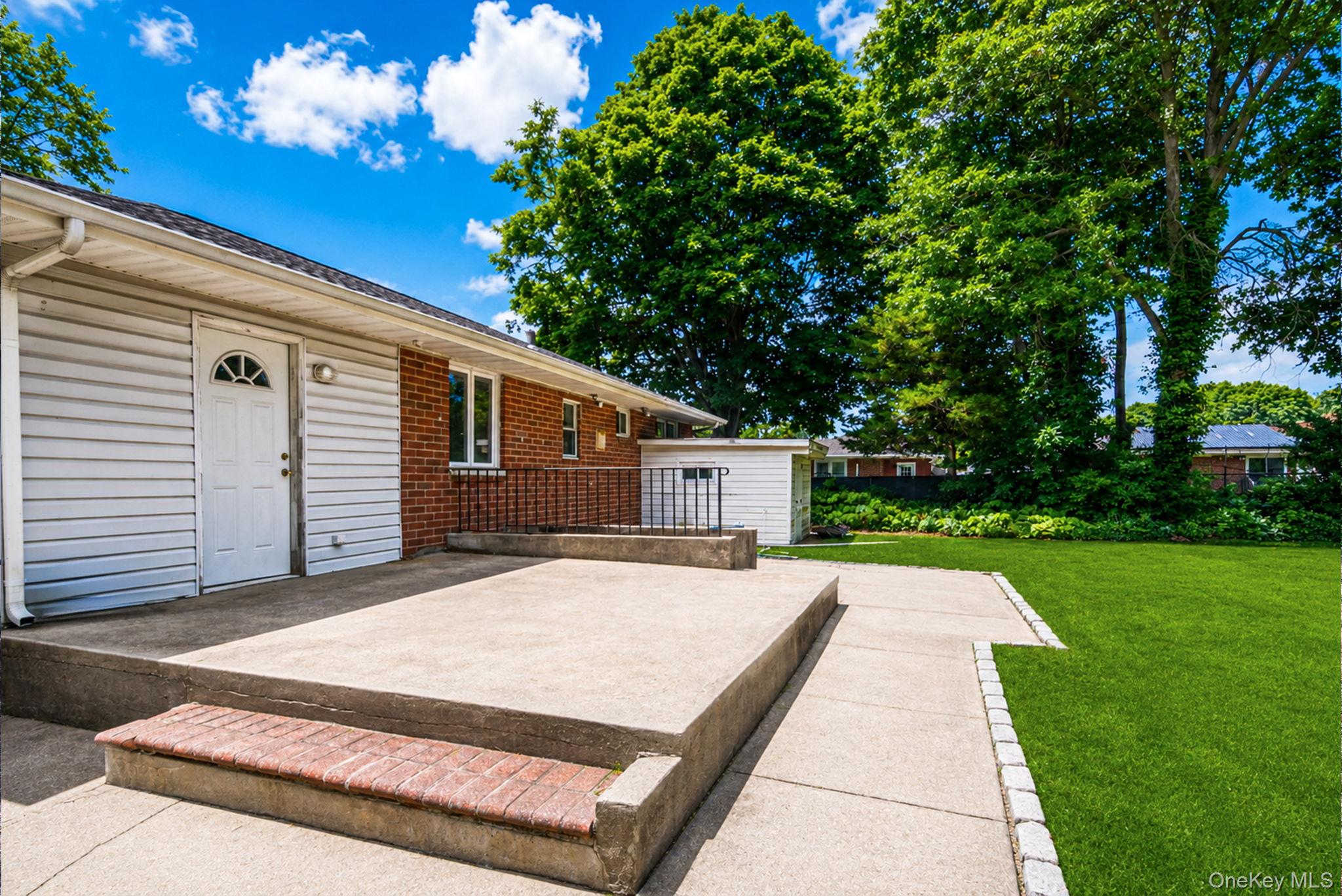 9 Standish Road Brentwood, NY 11717 - Photo 9 of 24