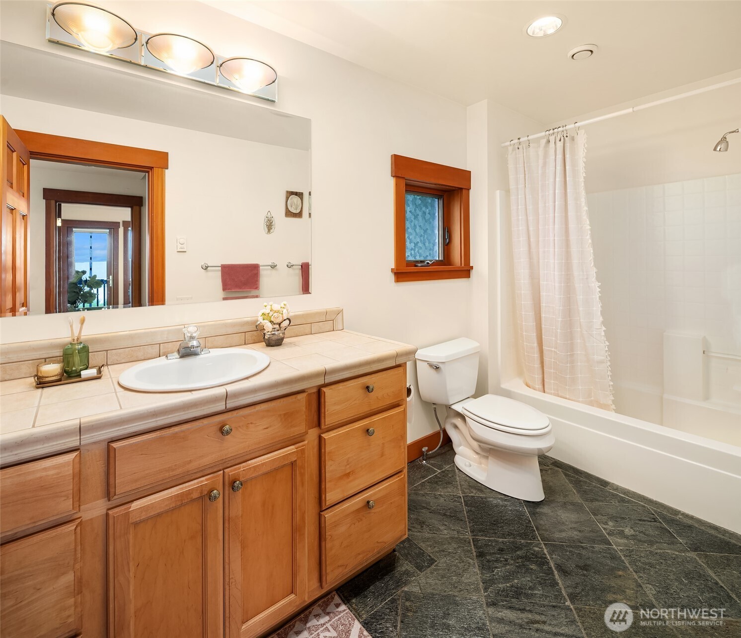18005 Thorsen Road Southwest Vashon, WA 98070 - Photo 18 of 40 Gallery Image 18