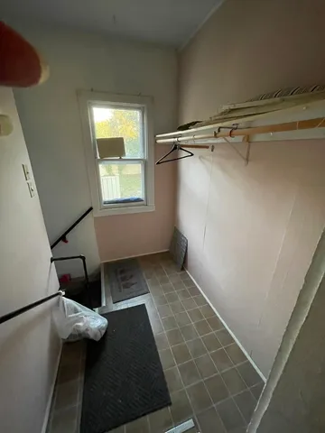 a view of utility room