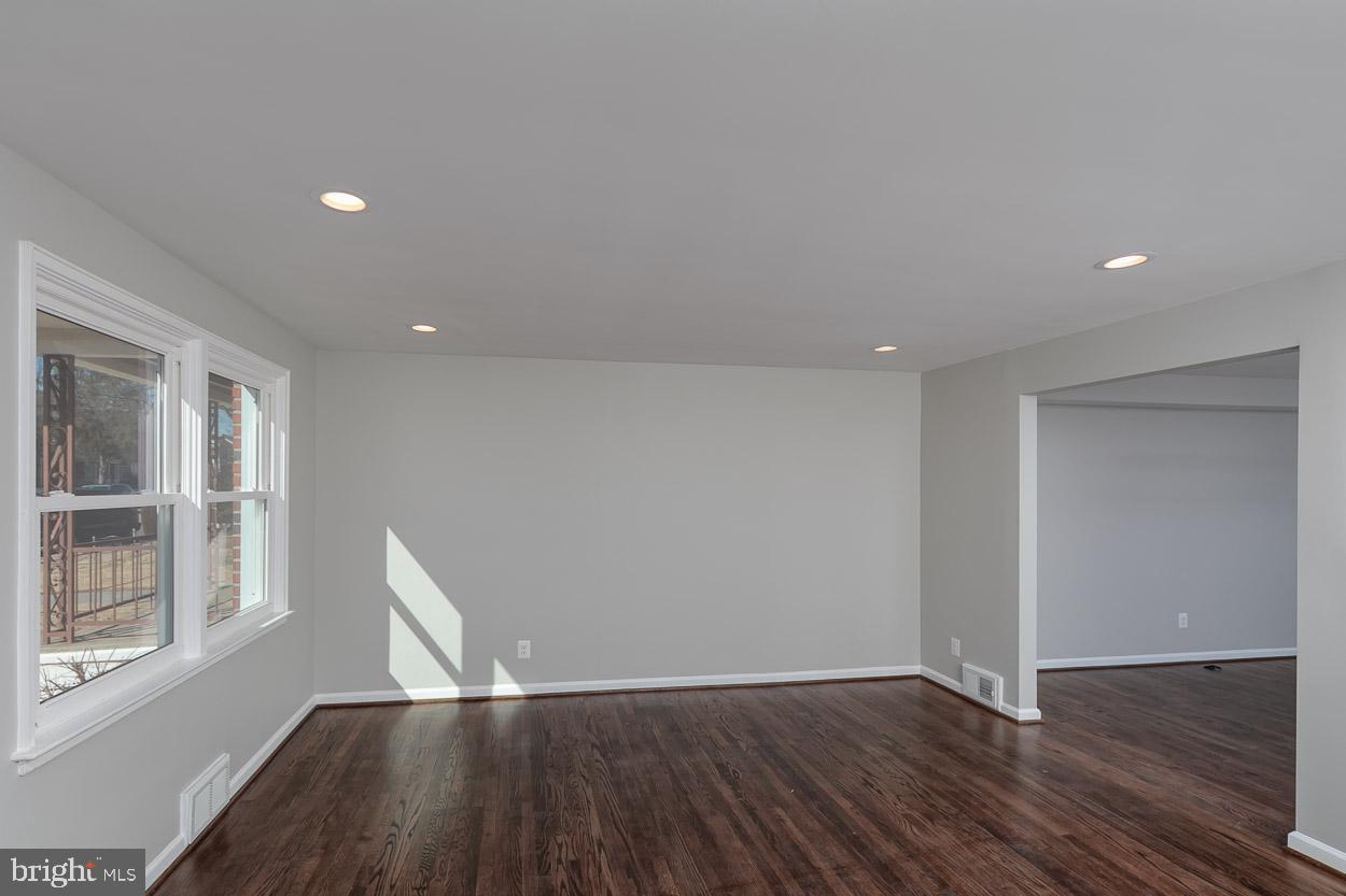 1910 Northbourne Road Baltimore, MD 21239 - Photo 6 of 37