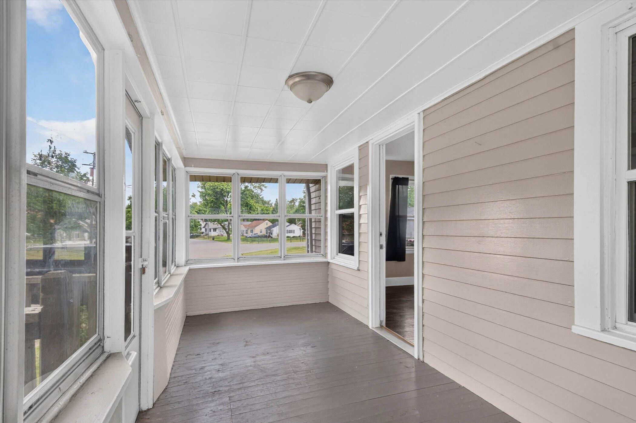 2815 Overhill Road Jackson, MI 49203 - Photo 6 of 31 06-2815-Overhill-Rd-WindowStill-Photogra