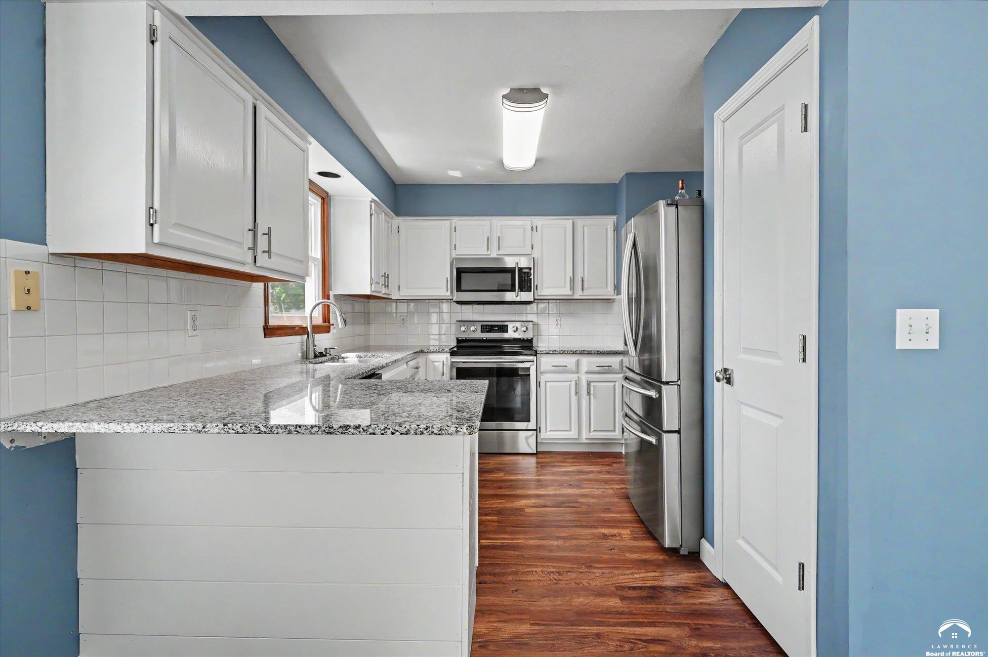 4805 Tempe Street Lawrence, KS 66047 - Photo 12 of 48