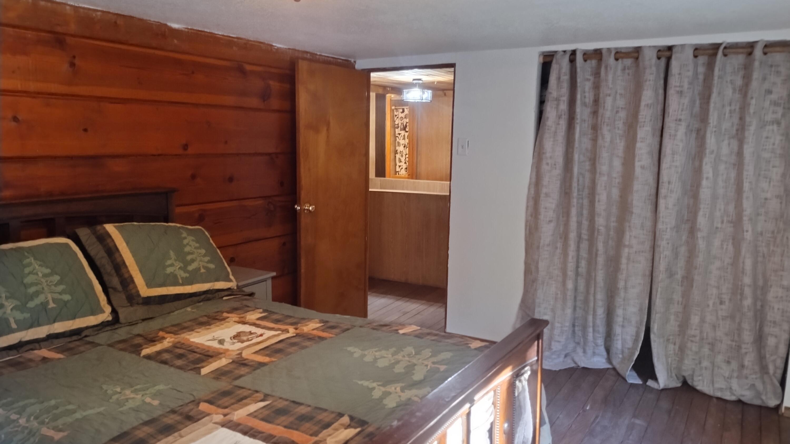 594 Loop Drive Springville, CA 93265 - Photo 35 of 68 36-Bedroom 2 looking towards door to hal