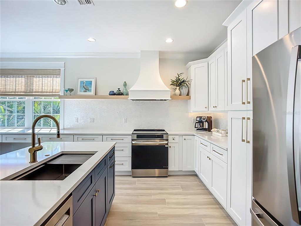 215 64th Street Holmes Beach, FL 34217 - Photo 10 of 73