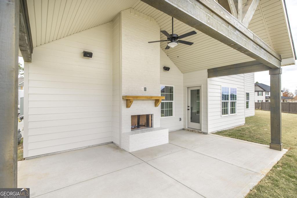 409 Bella Notte Circle, Unit 1D Warner Robins, GA 31088 - Photo 34 of 34 a view of a entryway of the house
