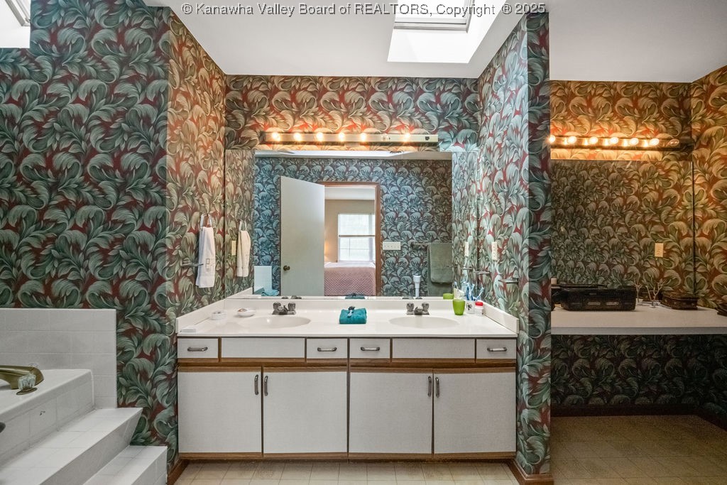 304 Flintlock Road Charleston, WV 25314 - Photo 32 of 48 Oversize bath with skylights