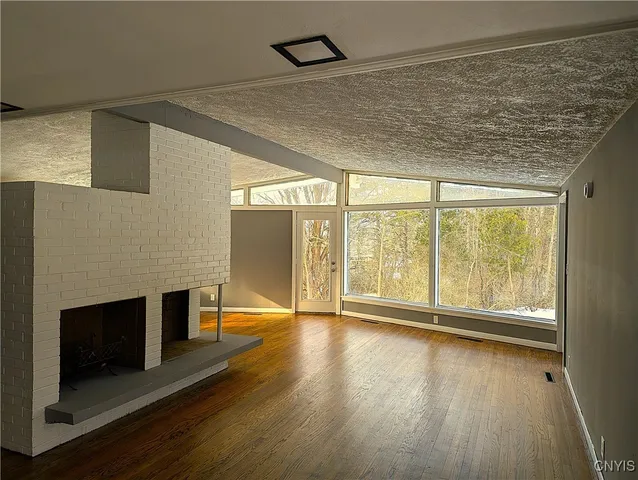 $299,900 | 13 Farview Circle, Camillus, NY 13031