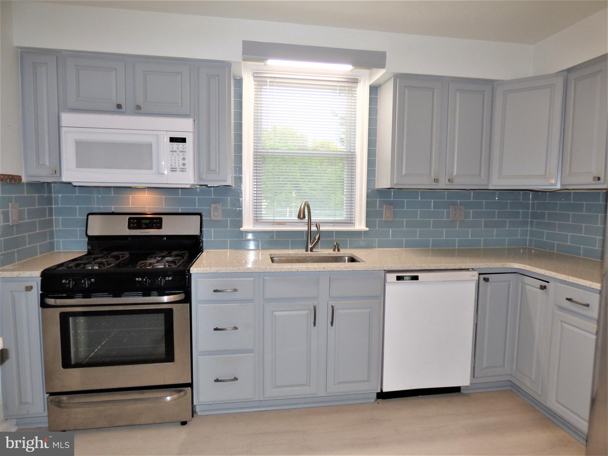 8033 Hammond Road Cheltenham, PA 19012 - Photo 12 of 38 Recycled Glass Counters, Subway Tile Backsplash