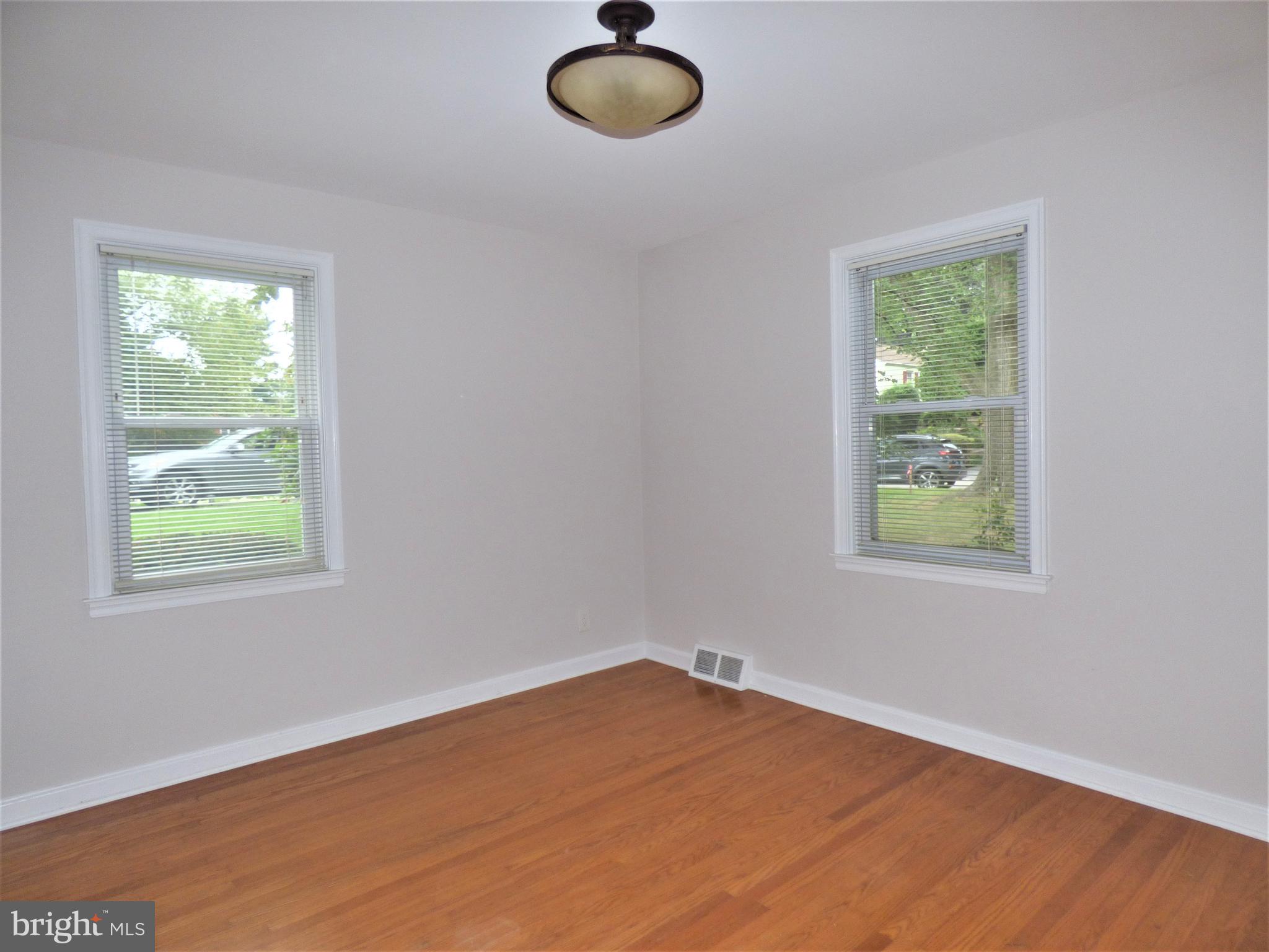 8033 Hammond Road Cheltenham, PA 19012 - Photo 19 of 38 Main Bedroom - Hardwood Floor, Ceiling Light