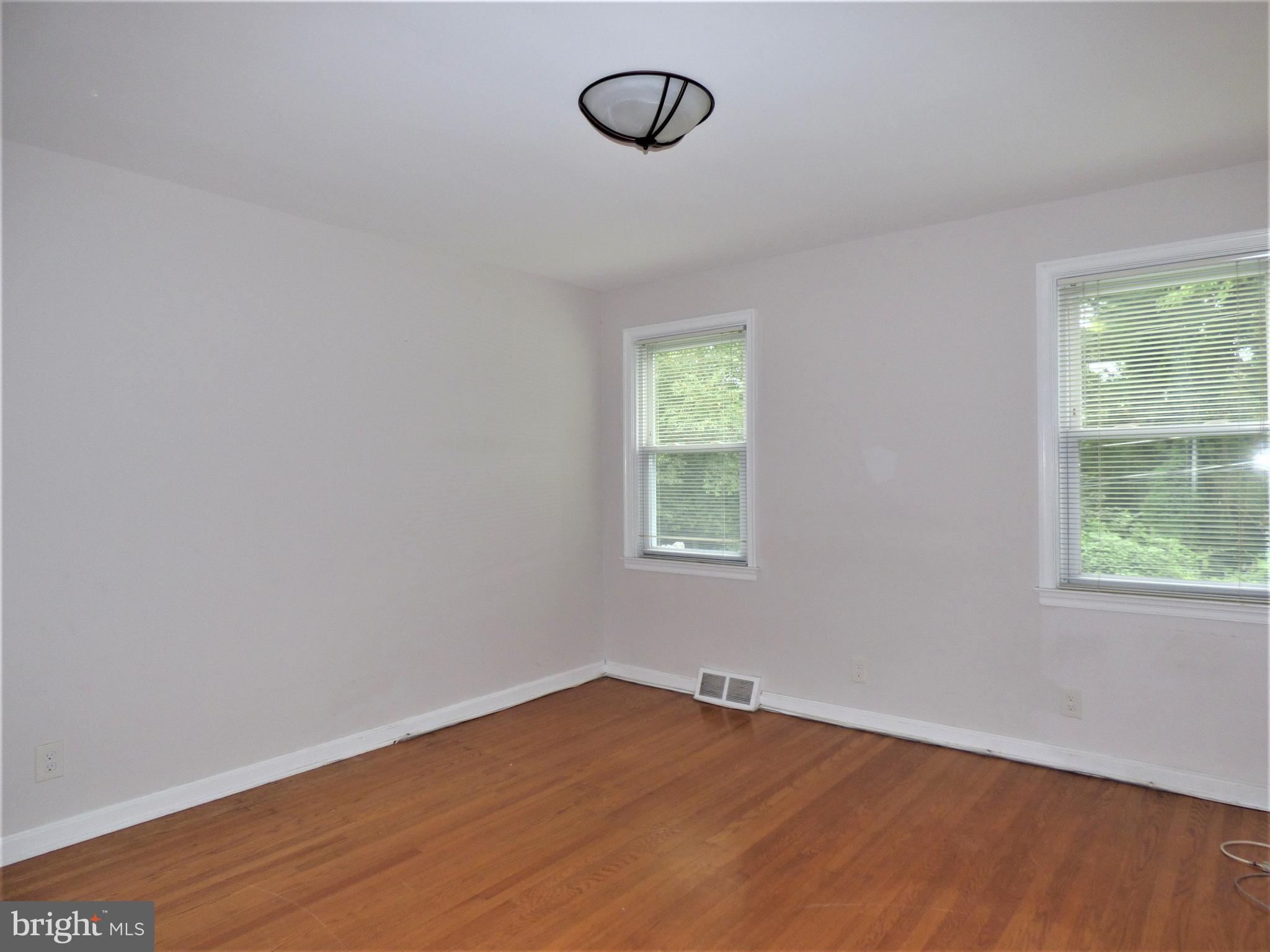 8033 Hammond Road Cheltenham, PA 19012 - Photo 21 of 38 Bedroom 2 - Hardwood Floor, Ceiling Light