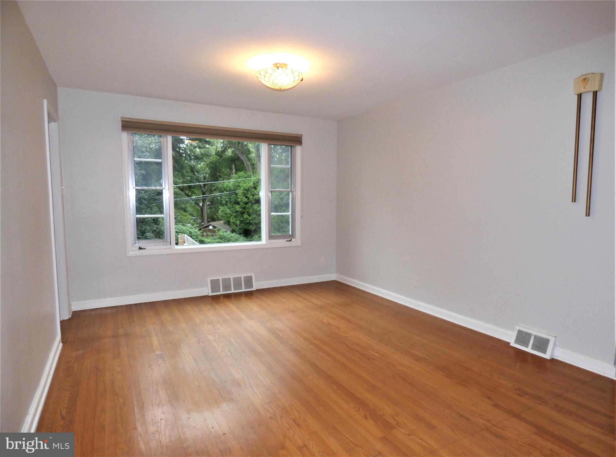 8033 Hammond Road Cheltenham, PA 19012 - Photo 9 of 38 Spacious Dining Room